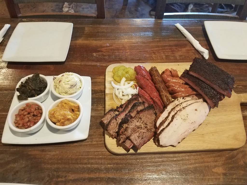 Luckys Lodge | restaurant | 2024 Rusk St, Houston, TX 77003, USA | 7133606040 OR +1 713-360-6040