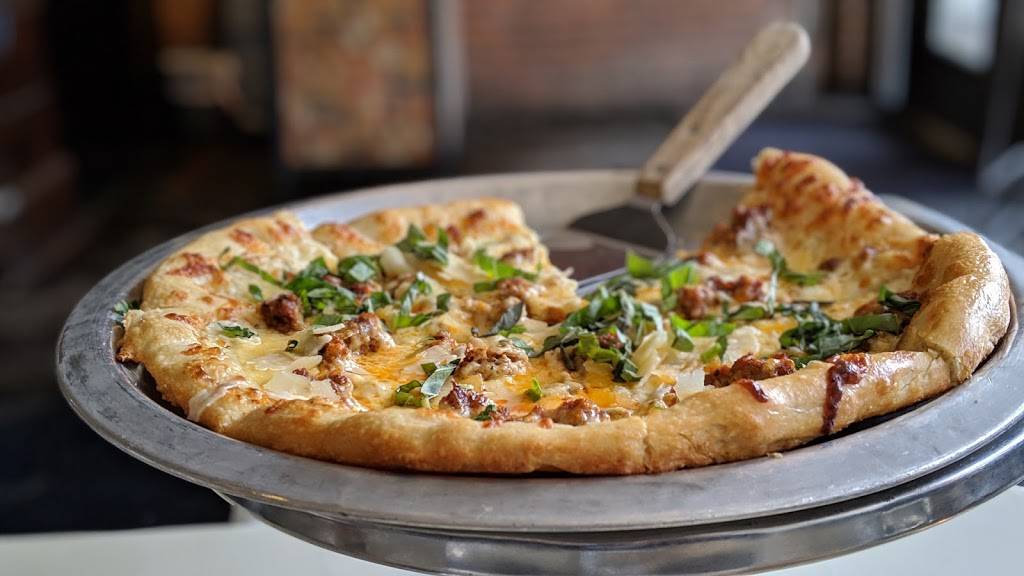 Luxe Kitchen & Lounge | night club | 6605 Detroit Ave, Cleveland, OH 44102, USA | 2169200600 OR +1 216-920-0600