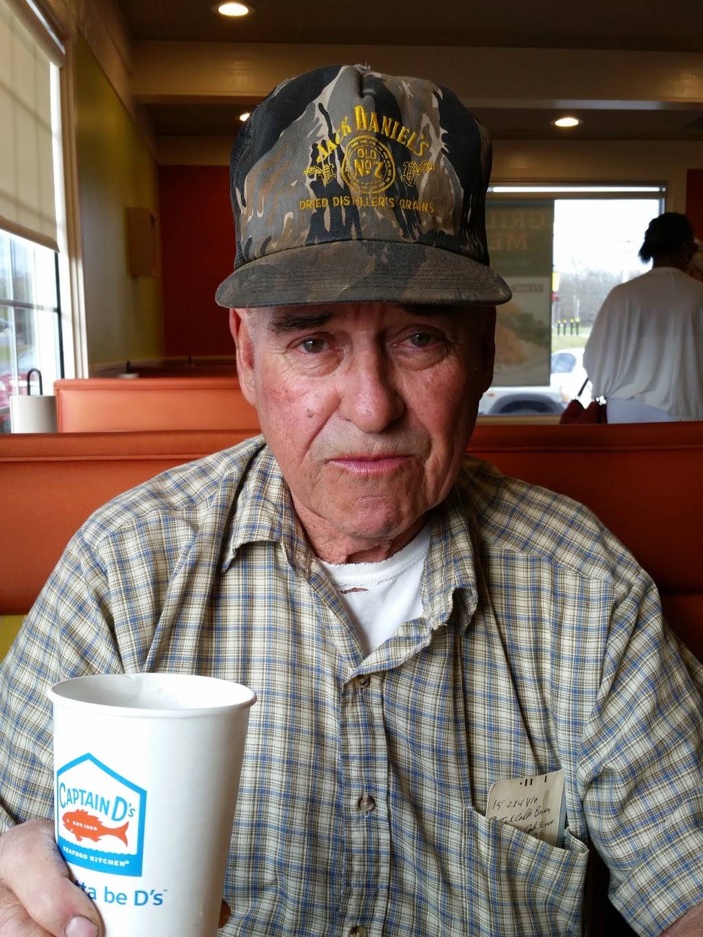 Captain Ds | restaurant | 1917 N Jackson St, Tullahoma, TN 37388, USA | 9314551104 OR +1 931-455-1104