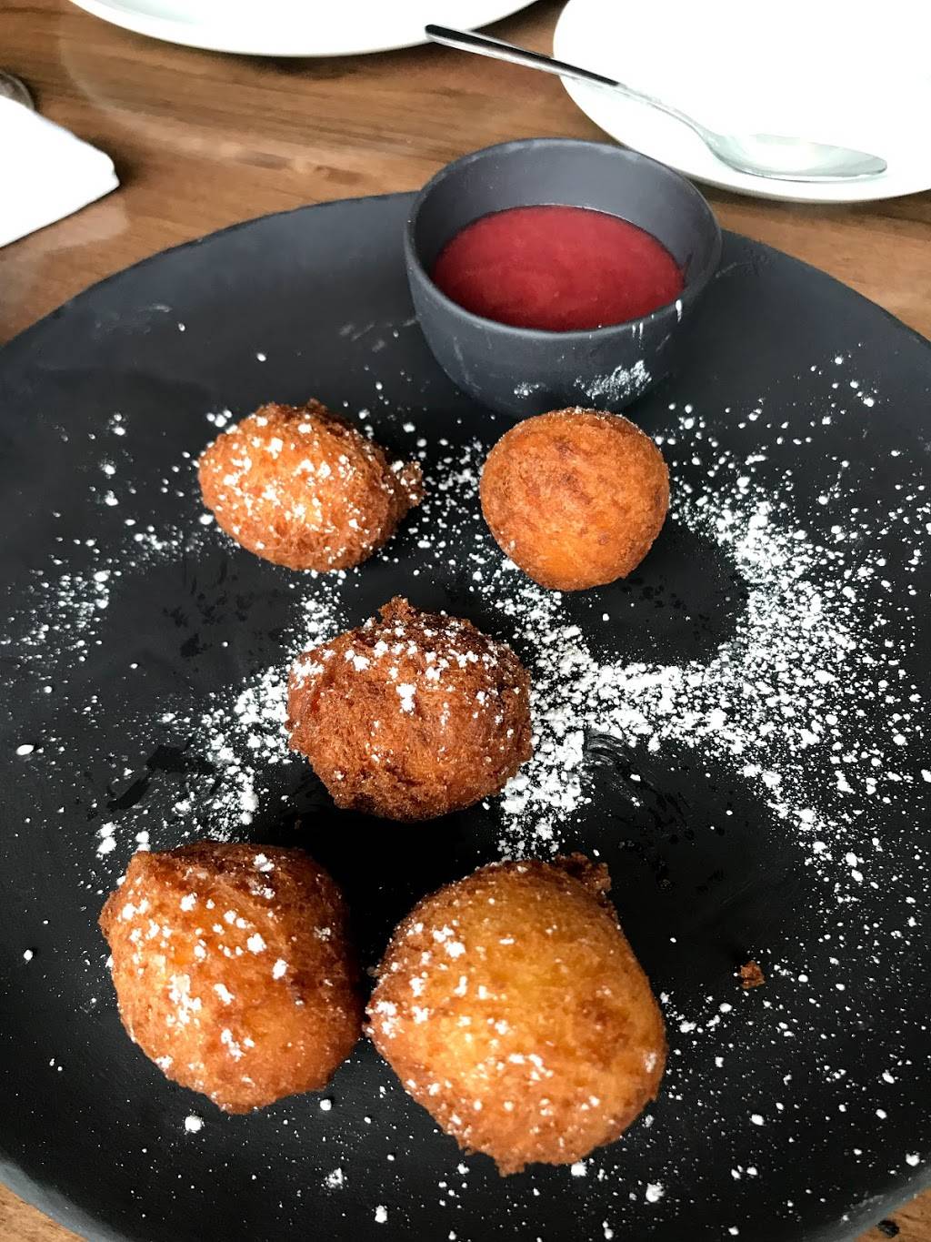 Resto Capucine | restaurant | 7000 Boulevard Maurice-Duplessis, Montréal, QC H1G 0A1, Canada | 5143287604 OR +1 514-328-7604