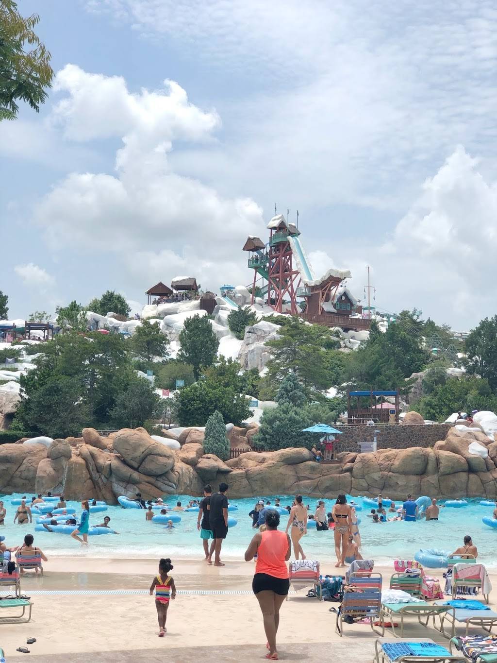 Avalunch | restaurant | 2902 Osceola Pkwy, Orlando, FL 32830, USA | 4079393463 OR +1 407-939-3463