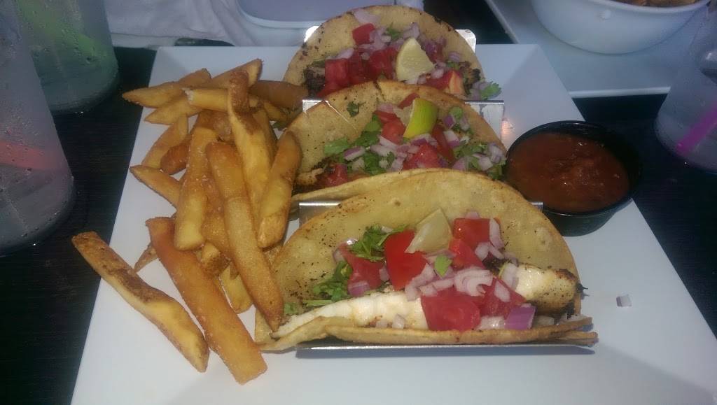 Boathouse Lakeside Bar & Grill | restaurant | 107 Village Marina Rd, Eldon, MO 65026, USA | 5735529464 OR +1 573-552-9464