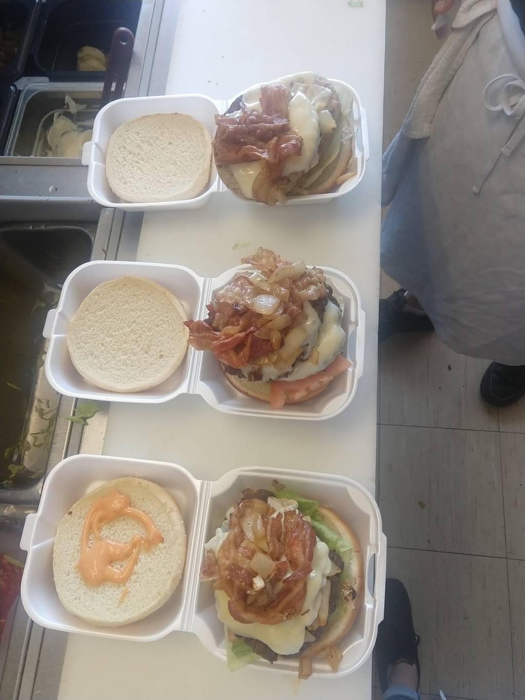 In & Out Express Pizza | restaurant | 5811 N Broad St, Philadelphia, PA 19141, USA | 2155488885 OR +1 215-548-8885