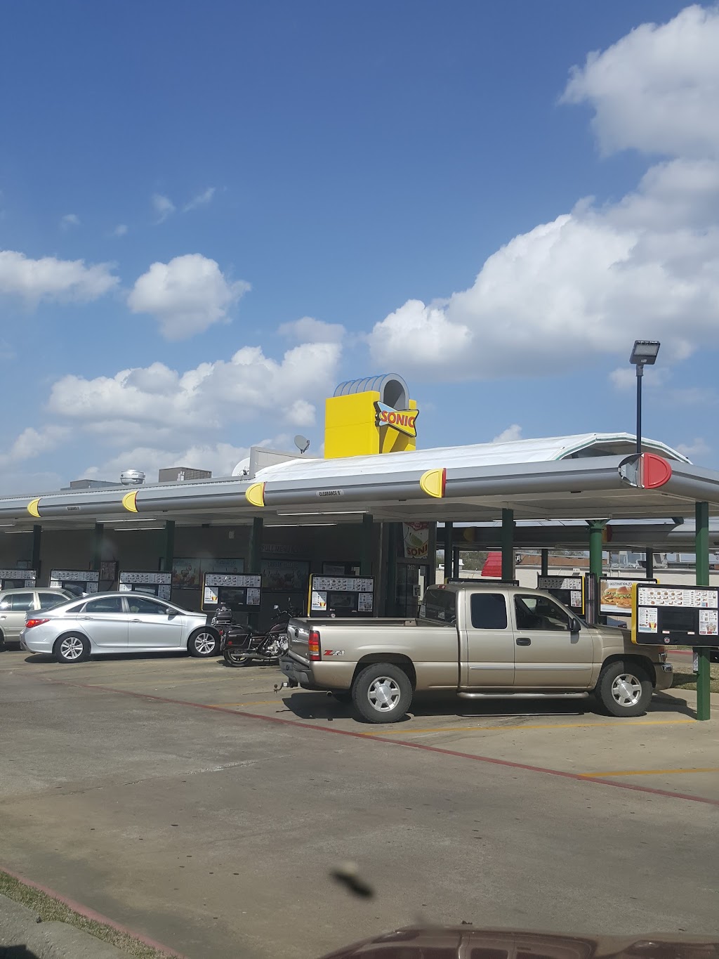 Sonic Drive-In | restaurant | 4706 W 7th St, Wake Village, TX 75501, USA | 9038384949 OR +1 903-838-4949
