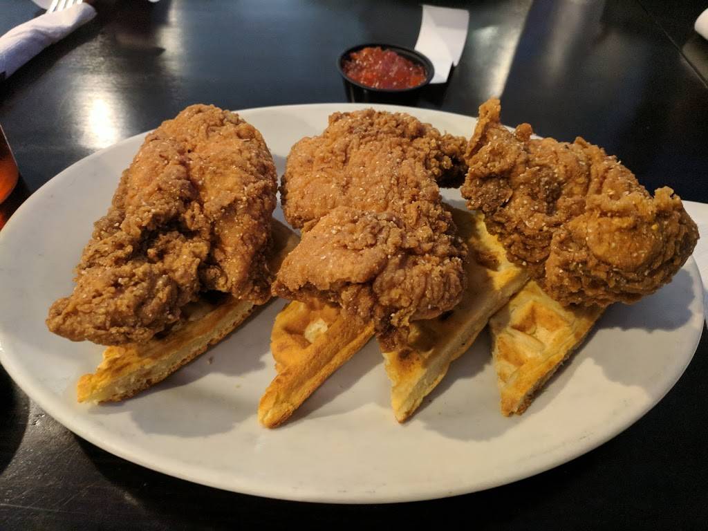 Flyin Pig | restaurant | 13560 Waterford Pl, Midlothian, VA 23112, USA | 8044474592 OR +1 804-447-4592