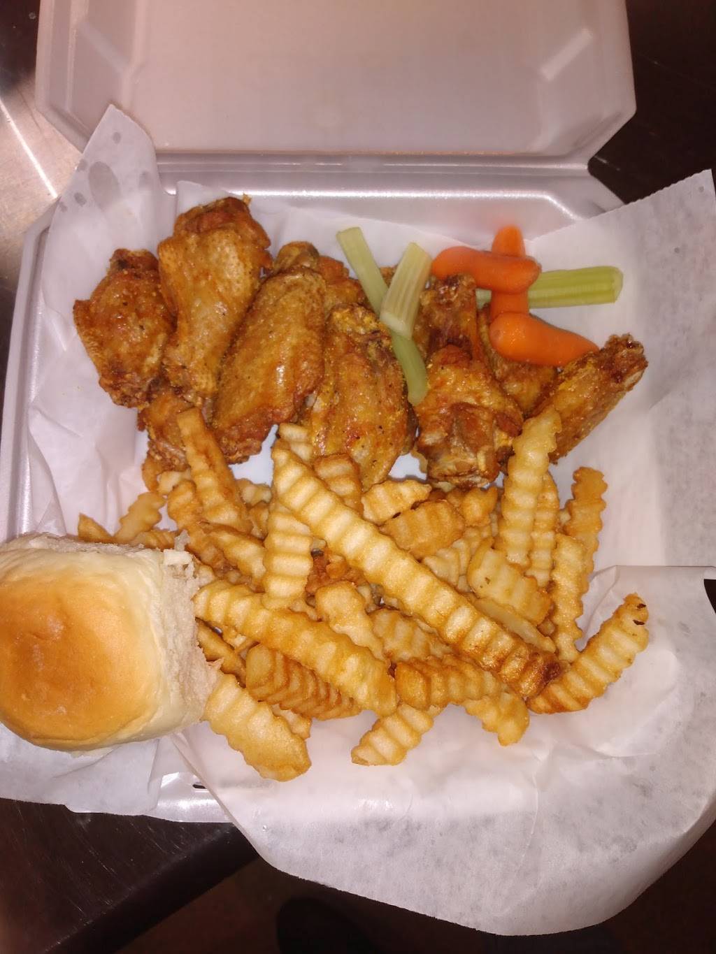 Big Myrts Wings and Things | restaurant | 6525 Memphis Arlington Rd #103, Memphis, TN 38135, USA | 9012498541 OR +1 901-249-8541