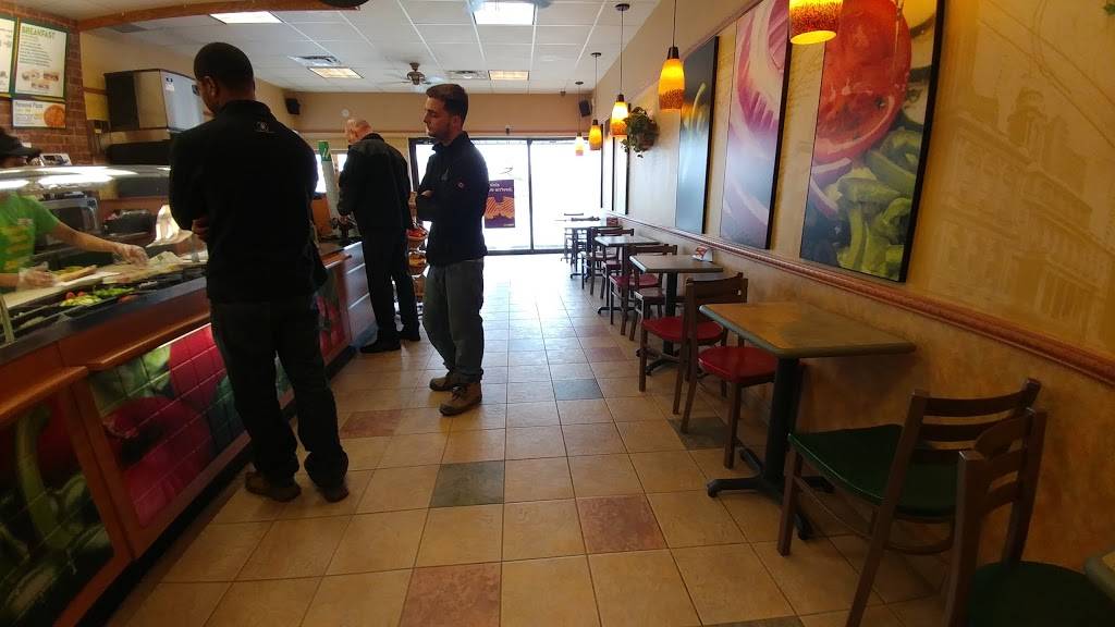 Subway | meal takeaway | 562 Kipling Ave Unit 3, Etobicoke, ON M8Z 5E8, Canada | 4169150556 OR +1 416-915-0556