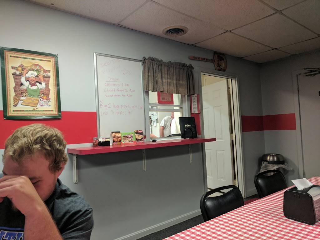 Firehouse Pizza | restaurant | 20014 Hibernia Rd, Charlestown, IN 47111, USA | 8122932222 OR +1 812-293-2222