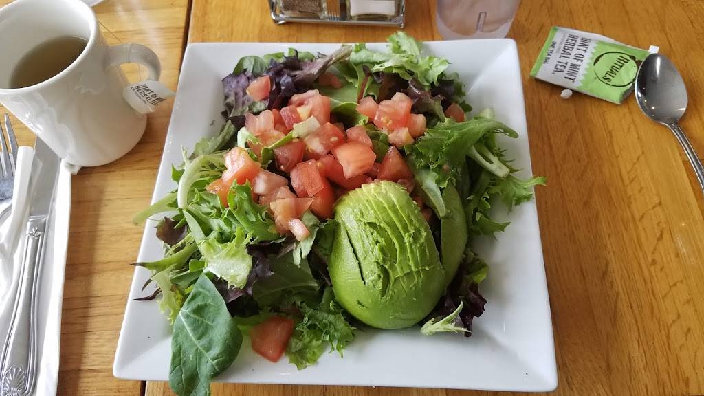 Blue Lobster Grille | restaurant | 15 Dock Square, Rockport, MA 01966, USA | 9785469990 OR +1 978-546-9990