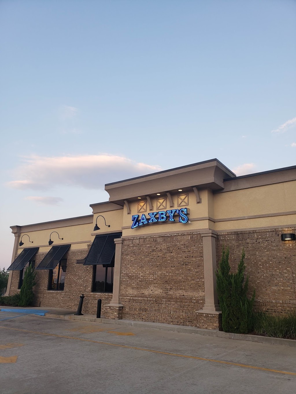 Zaxbys Chicken Fingers & Buffalo Wings | restaurant | 1103 S Service Rd W, Ruston, LA 71270, USA | 3182025862 OR +1 318-202-5862