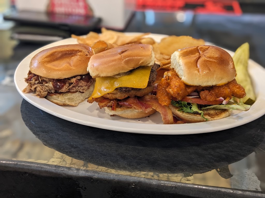 Four Corners WB | restaurant | 2025 Eastwood Rd, Wilmington, NC 28403, USA | 9102399435 OR +1 910-239-9435