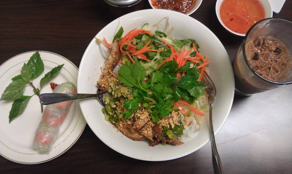 Saigon Noodle and Bistro | cafe | 710 S Goldenrod Rd, Orlando, FL 32822, USA | 4076581967 OR +1 407-658-1967