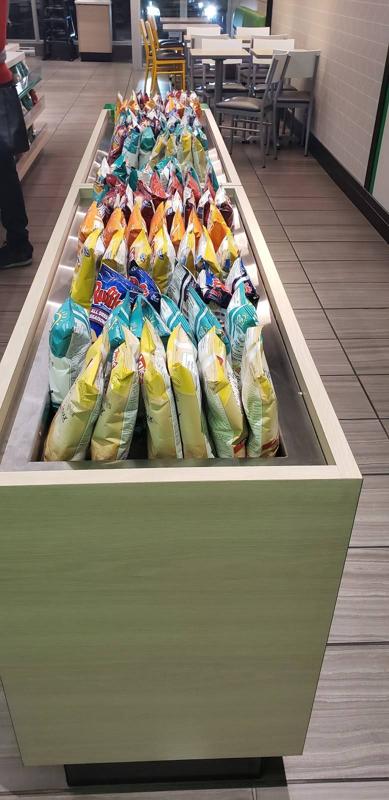 Subway Samson | restaurant | 4649 Boulevard Samson place 100, Laval, QC H7W 2H5, Canada | 5796403636 OR +1 579-640-3636