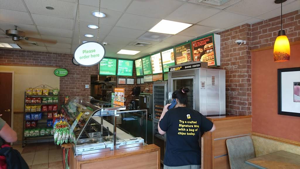 Subway Restaurants | restaurant | 201 Broadway, Amityville, NY 11701, USA | 6312643537 OR +1 631-264-3537