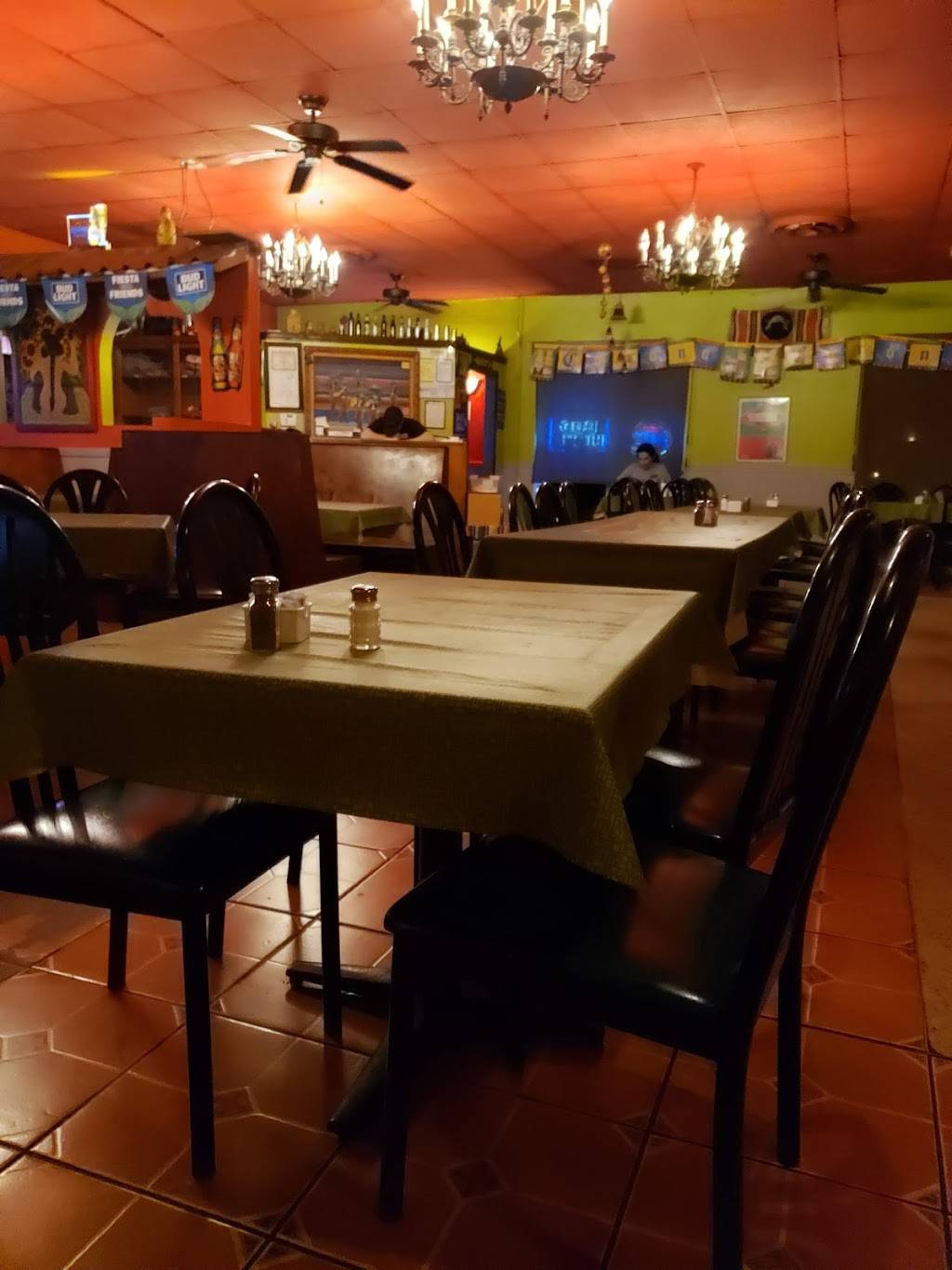 Mariachis | restaurant | 400 S Illinois St, Belleville, IL 62220, USA | 6182369492 OR +1 618-236-9492