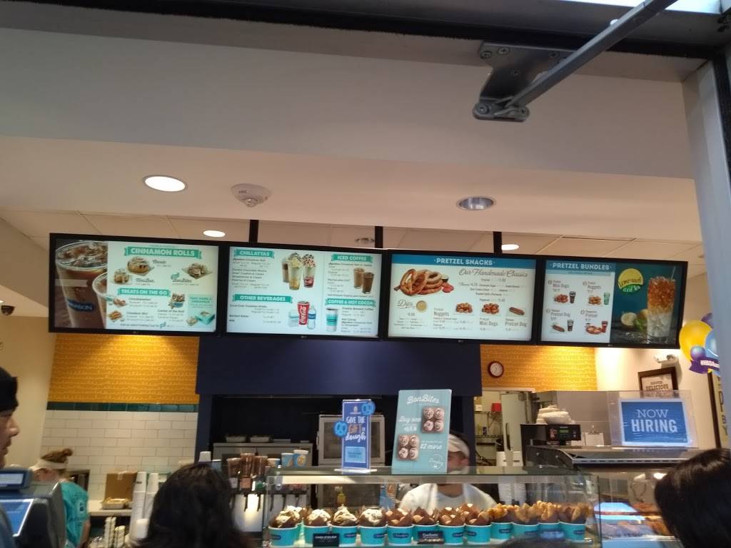 Auntie Annes | cafe | 2792 Livermore Outlets Dr, Livermore, CA 94551, USA | 9252927032 OR +1 925-292-7032