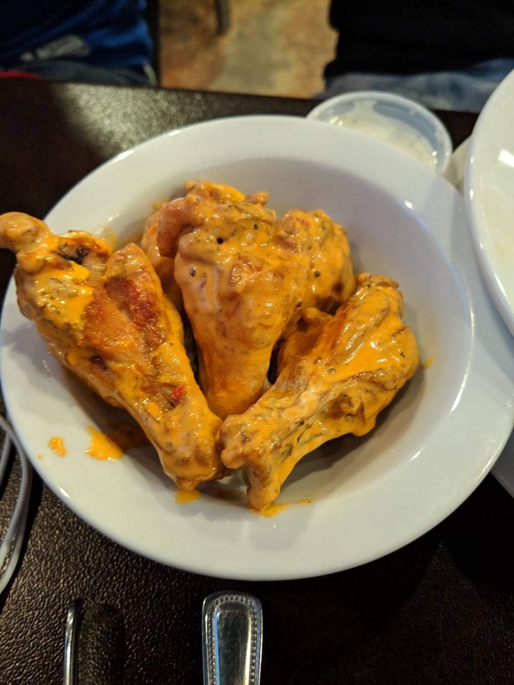 Cogburns Big Wings | restaurant | 110 S Val Vista Dr, Gilbert, AZ 85296, USA | 4809264034 OR +1 480-926-4034