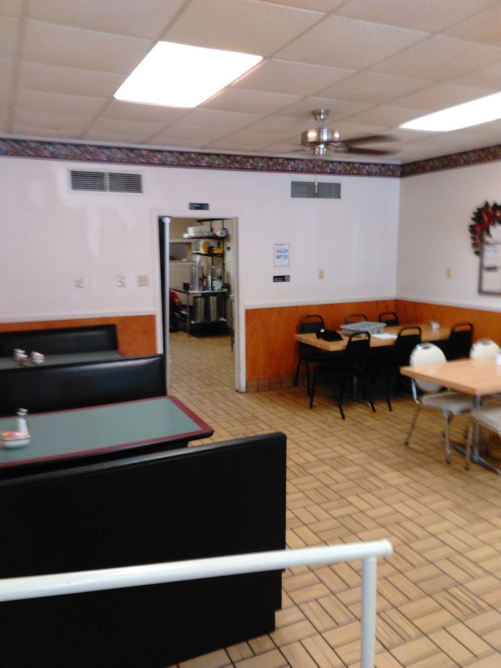 Brickhouse Restaurant | restaurant | 3566 S 2nd St, Folkston, GA 31537, USA | 9124962222 OR +1 912-496-2222