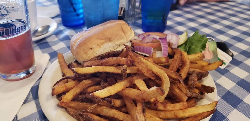 Stagger Inn | restaurant | 104 E Vandalia St, Edwardsville, IL 62025, USA | 6186564221 OR +1 618-656-4221