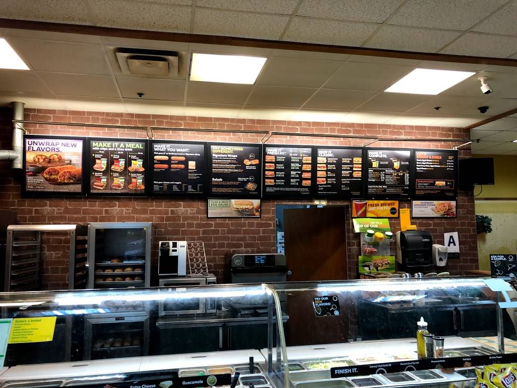Subway | restaurant | 3909 N Richards St, Milwaukee, WI 53212, USA | 4144312833 OR +1 414-431-2833