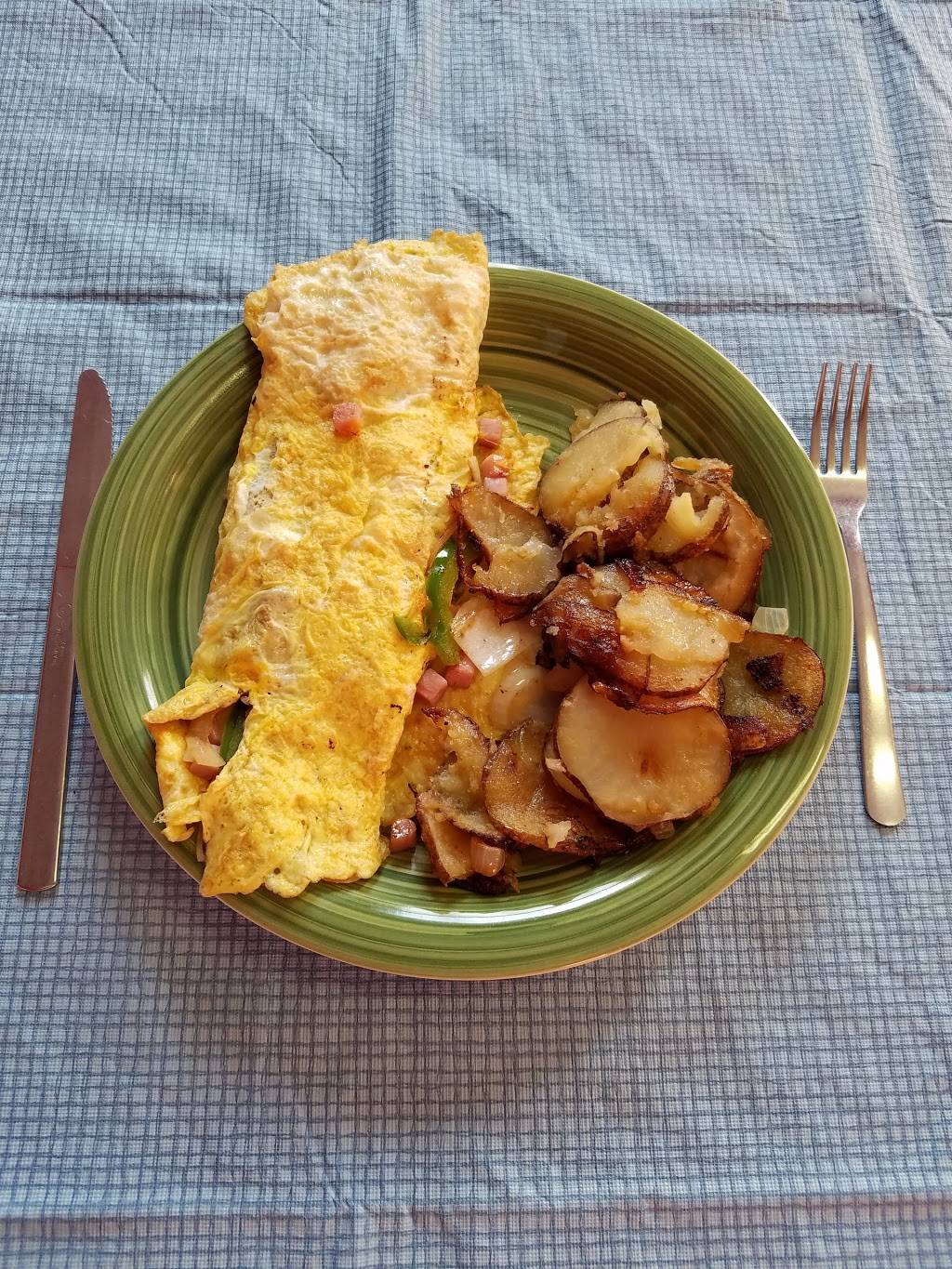 Siss Restaurant | restaurant | 2 W Pleasant St, Catawba, OH 43010, USA | 9378280061 OR +1 937-828-0061