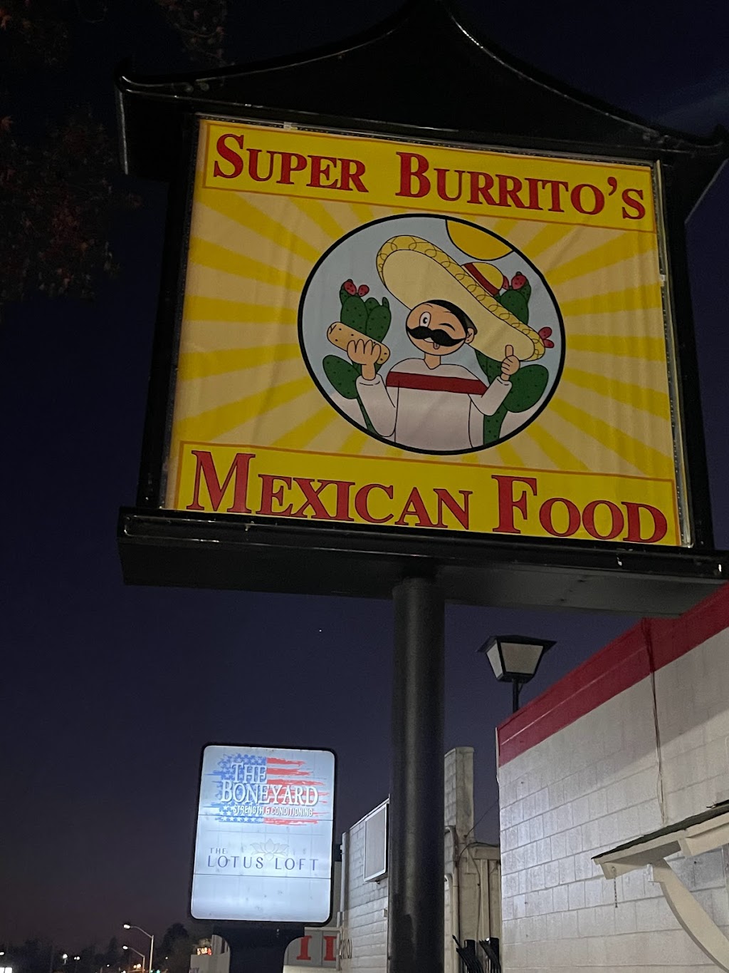 Super burrito’s Mexican food | restaurant | 2600 Churn Crk Rd, Redding, CA 96002, USA | 5303382115 OR +1 530-338-2115