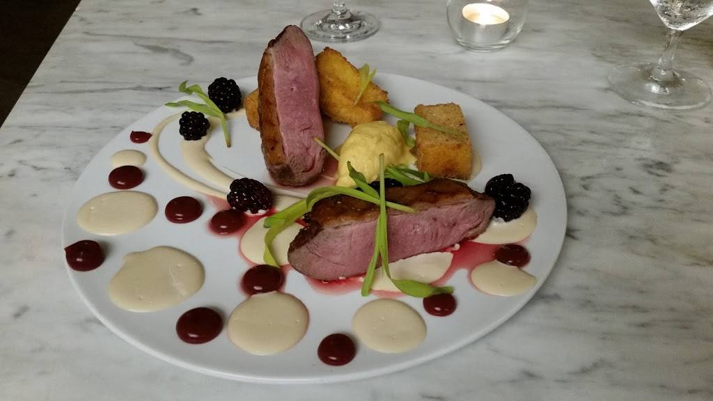 Maple & Pine Restaurant | restaurant | 201 W Broad St, Richmond, VA 23220, USA | 8043406050 OR +1 804-340-6050