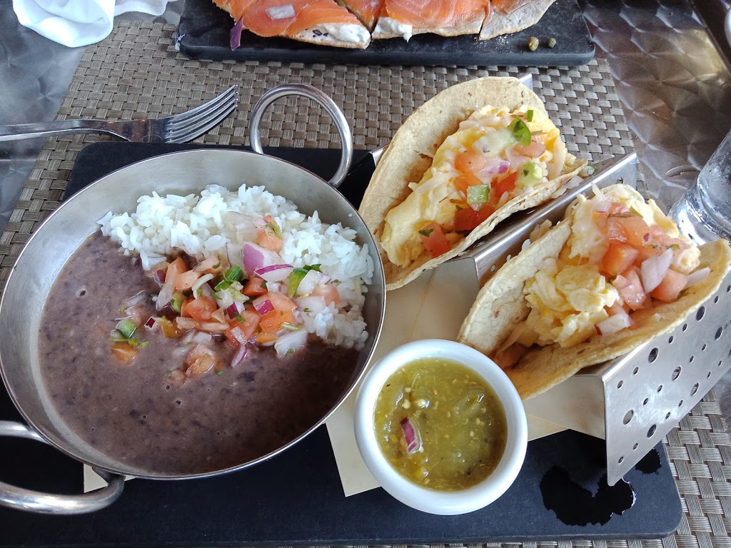 Hutch American Bistro | restaurant | 3301 N Clark St, Chicago, IL 60657, USA | 7732481155 OR +1 773-248-1155