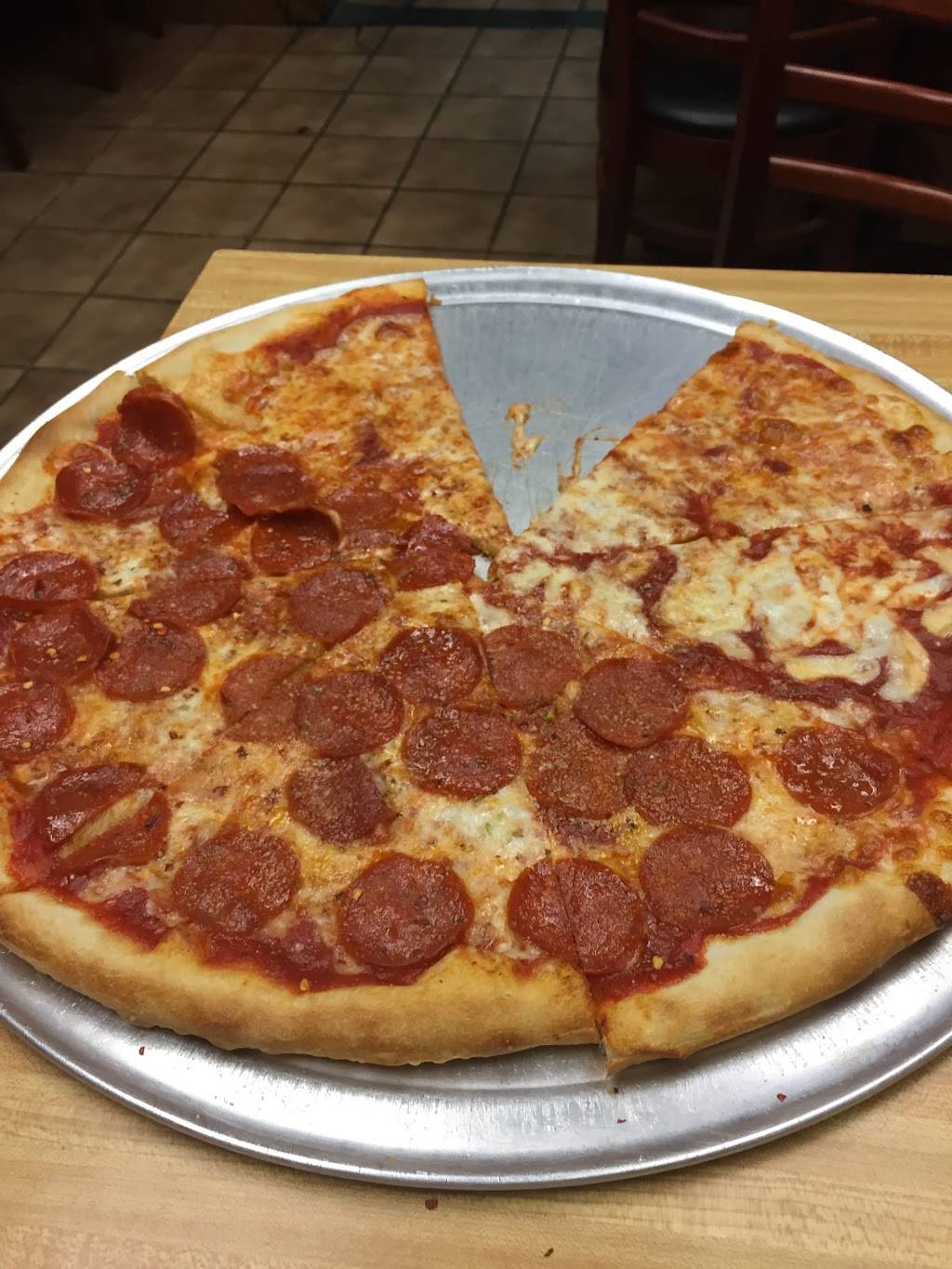 Brothers Pizza | restaurant | 185-04 Horace Harding Expy, Flushing, NY 11365, USA | 7184457888 OR +1 718-445-7888