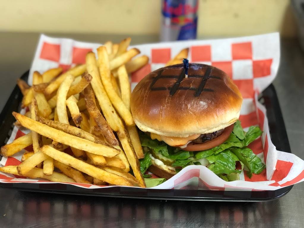 The Huddle Restaurant | restaurant | 817 W Lincoln Hwy, DeKalb, IL 60115, USA | 8157588899 OR +1 815-758-8899