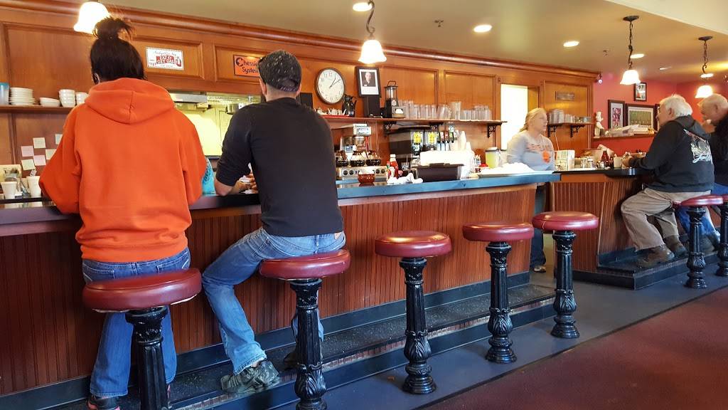 Dog Tracks Diner | restaurant | 194 W Herrick Ave, Wellington, OH 44090, USA | 4406470334 OR +1 440-647-0334