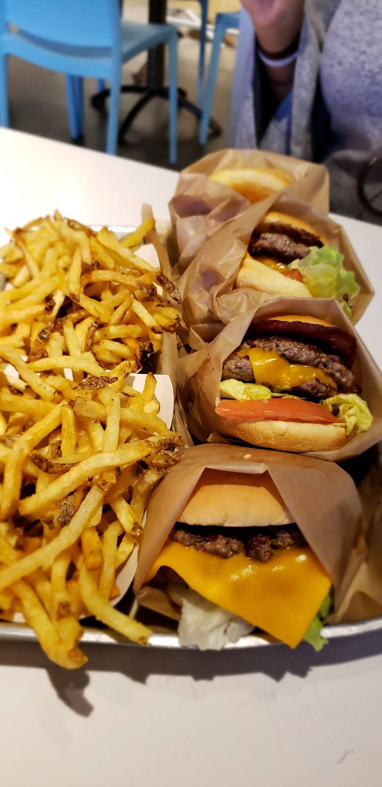 Elevation Burger | restaurant | 108 Waterfront St, Oxon Hill, MD 20745, USA | 3015679010 OR +1 301-567-9010