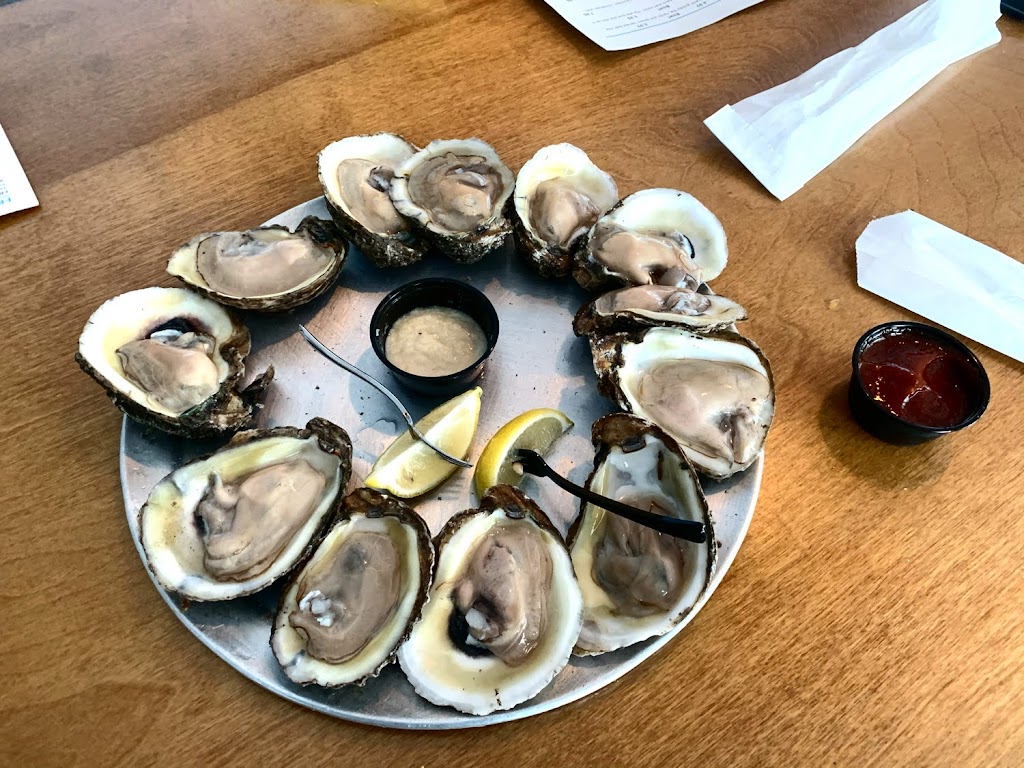 Frisky Dolphin Sunset Oyster Bar & Grill | restaurant | 715 Pensacola Beach Blvd, Pensacola Beach, FL 32561, USA | 8509343141 OR +1 850-934-3141