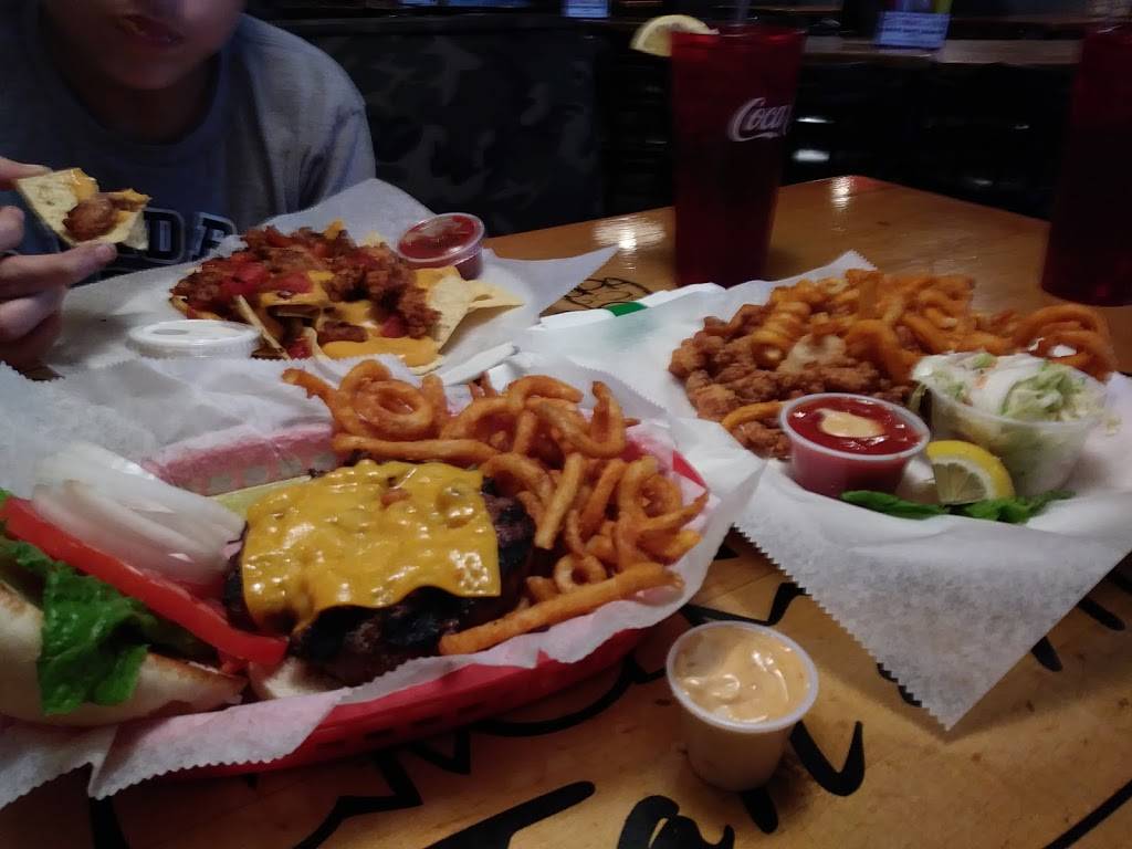 GatorBites Tail & Ale | restaurant | 20351 Summerlin Rd, Fort Myers, FL 33908, USA | 2392671317 OR +1 239-267-1317