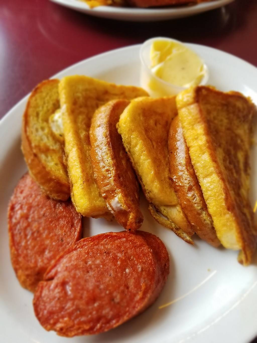 Slices Family Restaurant | restaurant | 300 King St W, Kitchener, ON N2G 1B7, Canada | 5195763760 OR +1 519-576-3760