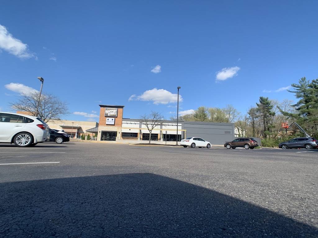 Hoppin Vines | restaurant | 8150 Montgomery Rd, Cincinnati, OH 45236, USA | 5137918463 OR +1 513-791-8463