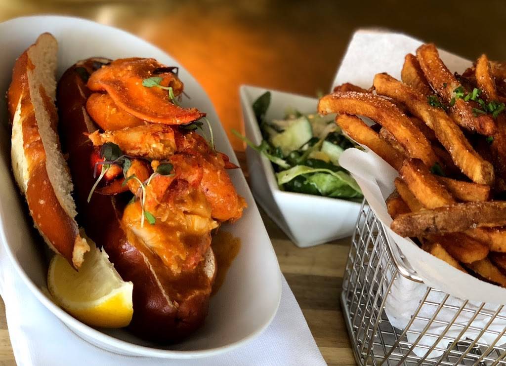 Shell & Bones Oyster Bar & Grill | restaurant | 100 S Water St, New Haven, CT 06519, USA | 2037873466 OR +1 203-787-3466