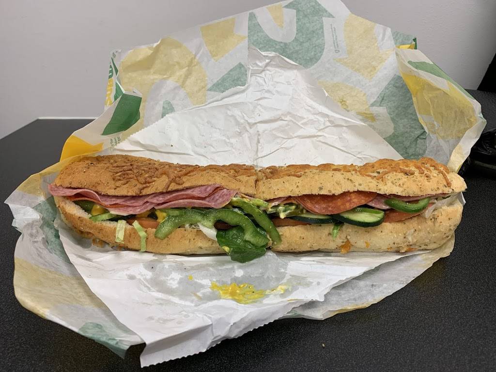 Subway | restaurant | 1605 S Post Oak Ln, Houston, TX 77056, USA | 7139659277 OR +1 713-965-9277