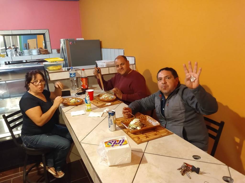 Rosticería y Antojitos Doña Vero | restaurant | Las Torres Parte Baja, Las Torres, 22470 Tijuana, B.C., Mexico | 016645898021 OR +52 664 589 8021