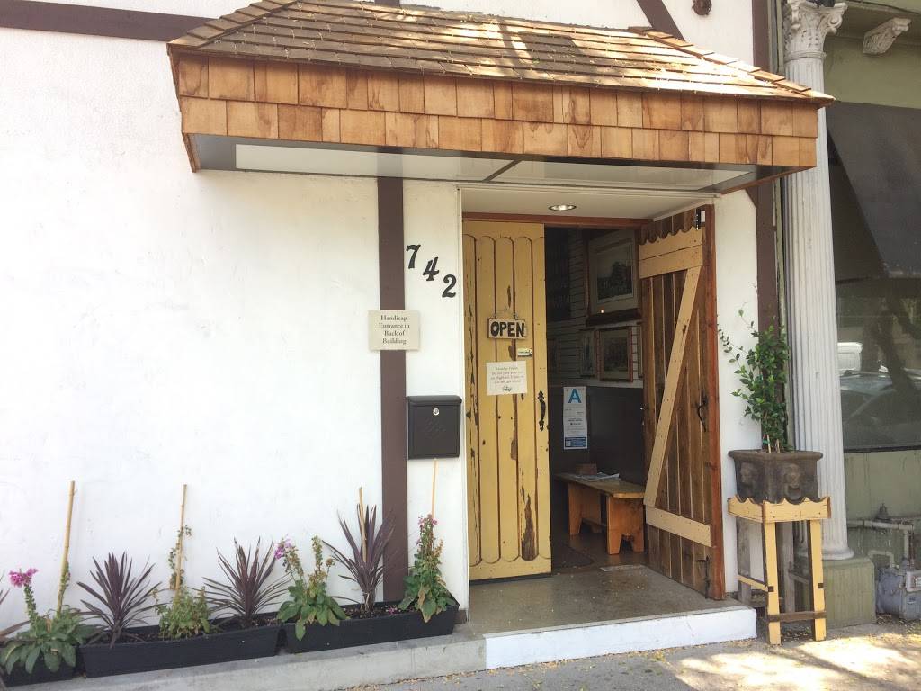 The Cat & Fiddle Pub & Restaurant | restaurant | 742 N Highland Ave, Hollywood, CA 90038, USA | 3234683800 OR +1 323-468-3800