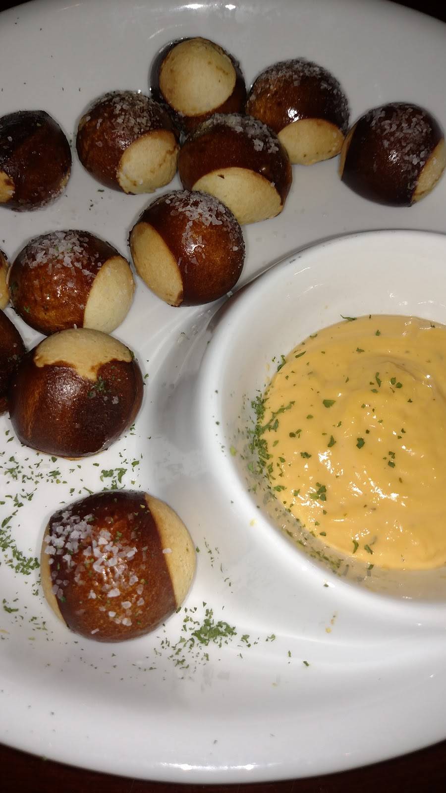 Whats Up Pub & Grub | restaurant | 918 Woodland Plaza Run, Fort Wayne, IN 46825, USA | 2604893488 OR +1 260-489-3488