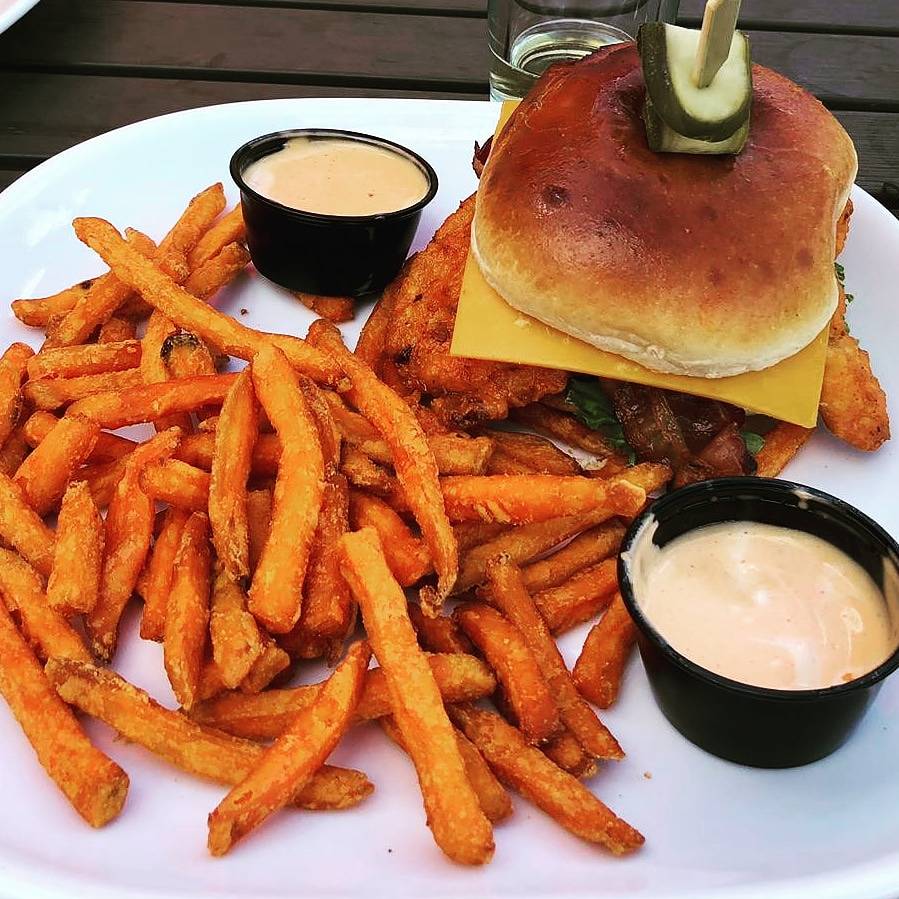 Boston Pizza | restaurant | 425 Bingemans Centre Dr, Kitchener, ON N2B 3X7, Canada | 5197458888 OR +1 519-745-8888