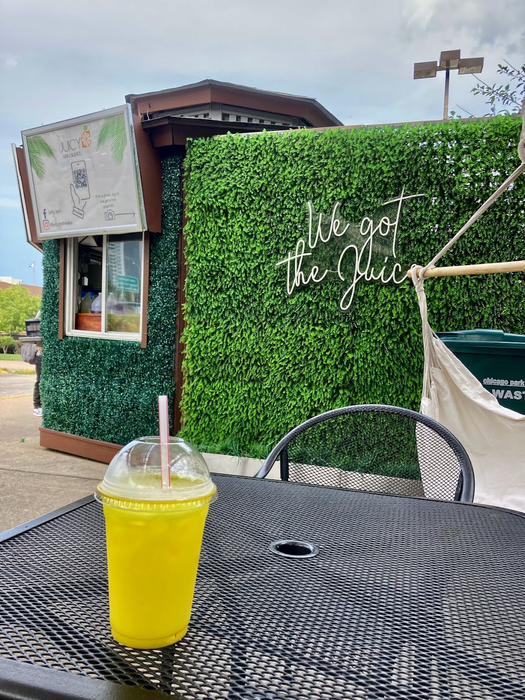 Juicy | restaurant | 403 E Monroe St, Chicago, IL 60601, USA | 7737879475 OR +1 773-787-9475