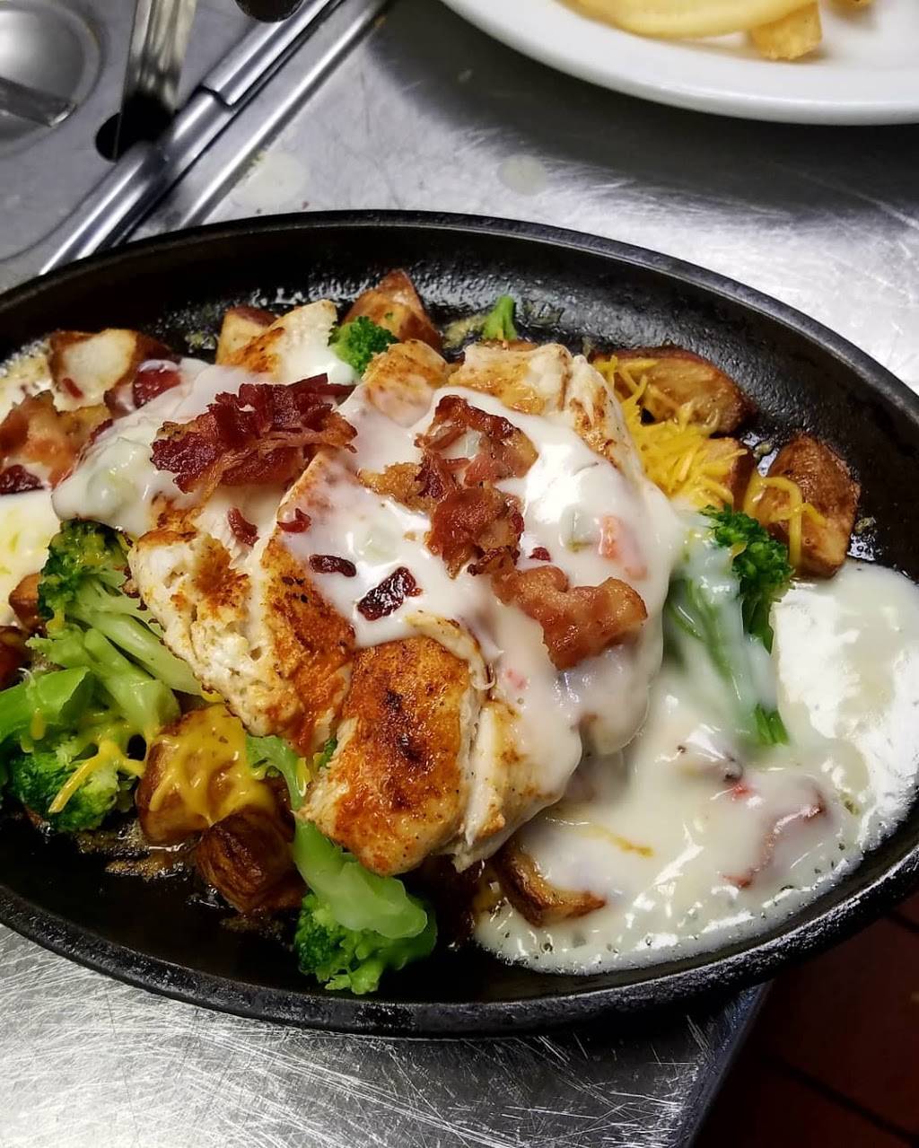 Dennys | restaurant | 1681 Home Ave, Akron, OH 44310, USA | 2347066743 OR +1 234-706-6743