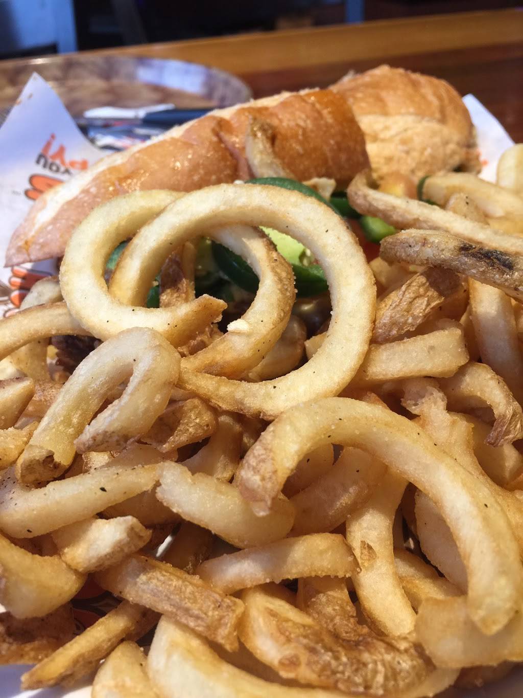 Hooters | meal takeaway | 25 Smith St, Farmingdale, NY 11735, USA | 6314147792 OR +1 631-414-7792