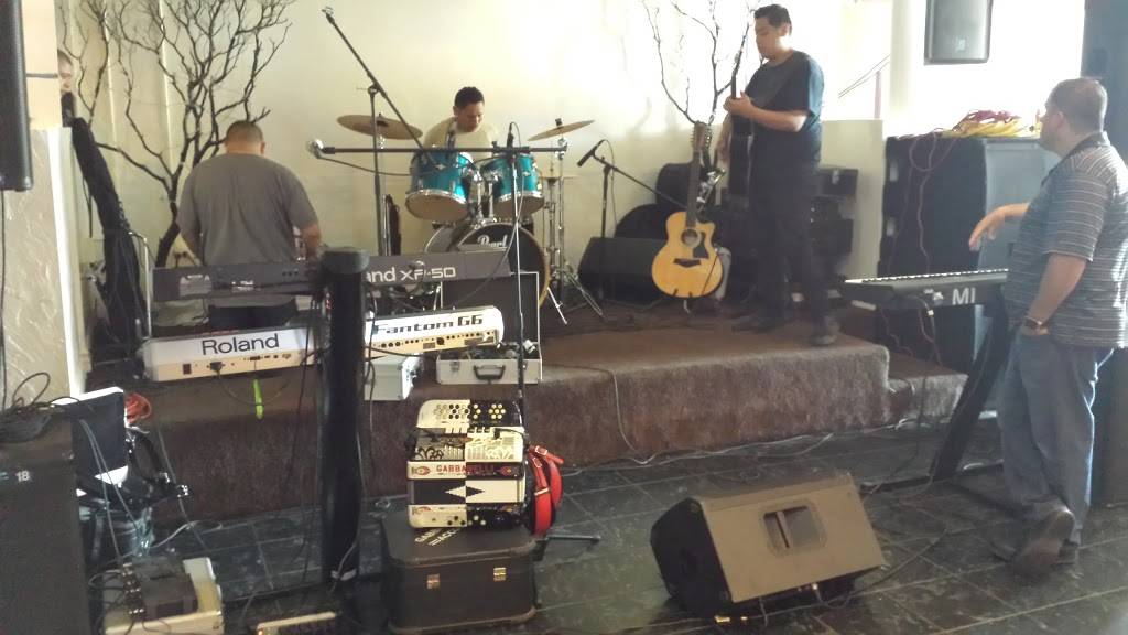 El Tapatio | restaurant | 3700 Warner Ave, Santa Ana, CA 92704, USA | 7144442540 OR +1 714-444-2540