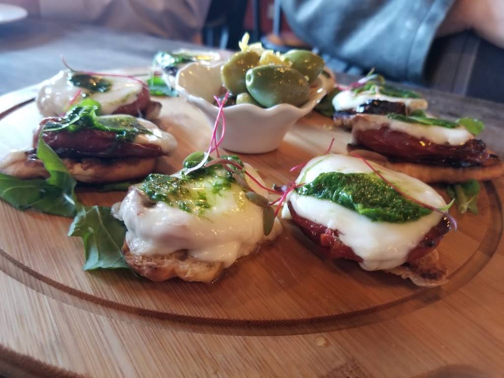 A Tavola Bistro | restaurant | 10 Meadowglen Dr #2, Whitby, ON L1R 3P8, Canada | 9054931967 OR +1 905-493-1967