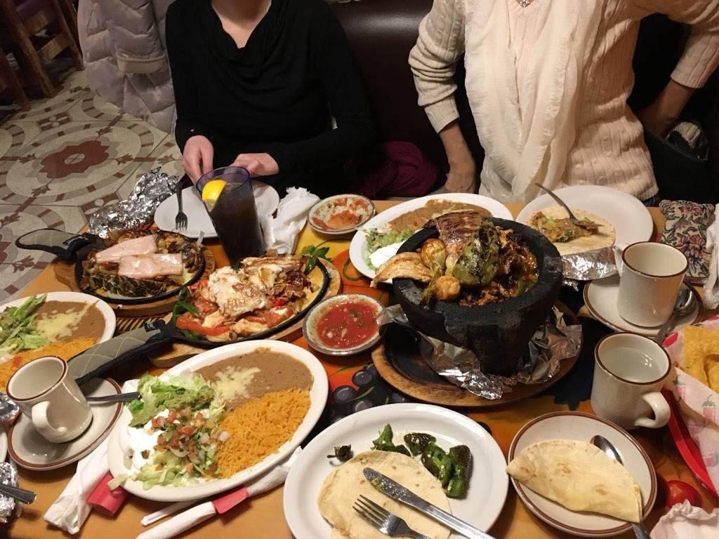 Fiesta Tequila Bar & Grill | restaurant | 1060 W Riverside Blvd, Rockford, IL 61103, USA | 8157088836 OR +1 815-708-8836