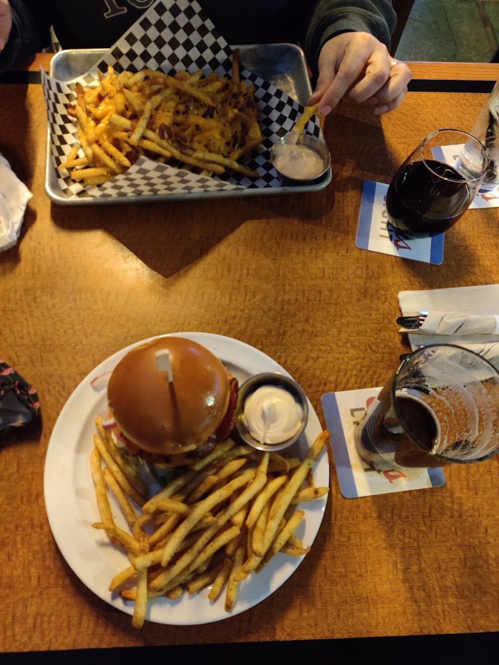 The Flying Pig | restaurant | 1414 Hewitt Ave, Everett, WA 98201, USA | 4253505925 OR +1 425-350-5925