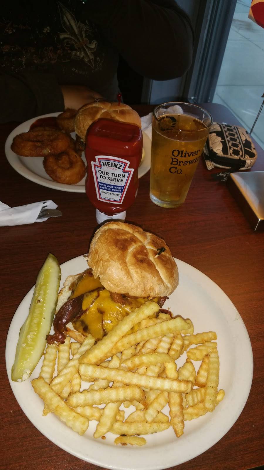 Knotty Pine | restaurant | 801 S Conkling St, Baltimore, MD 21224, USA | 4105349701 OR +1 410-534-9701